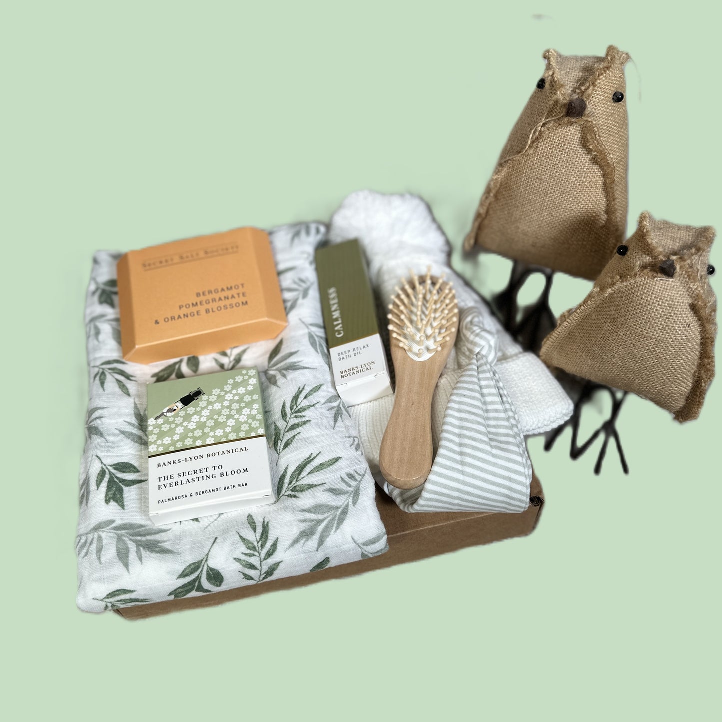 New Mum And Baby Hampers, Swaddle Blanket, New Mummy Treats.