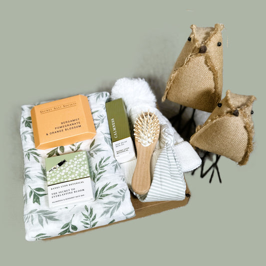 New Mum And Baby Hampers, Swaddle Blanket, New Mummy Treats.
