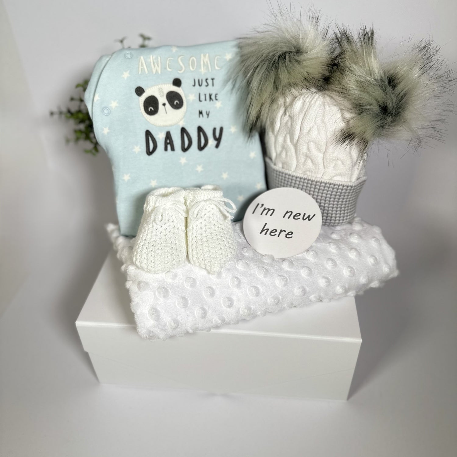 Awesome like daddy baby hamper gift box.