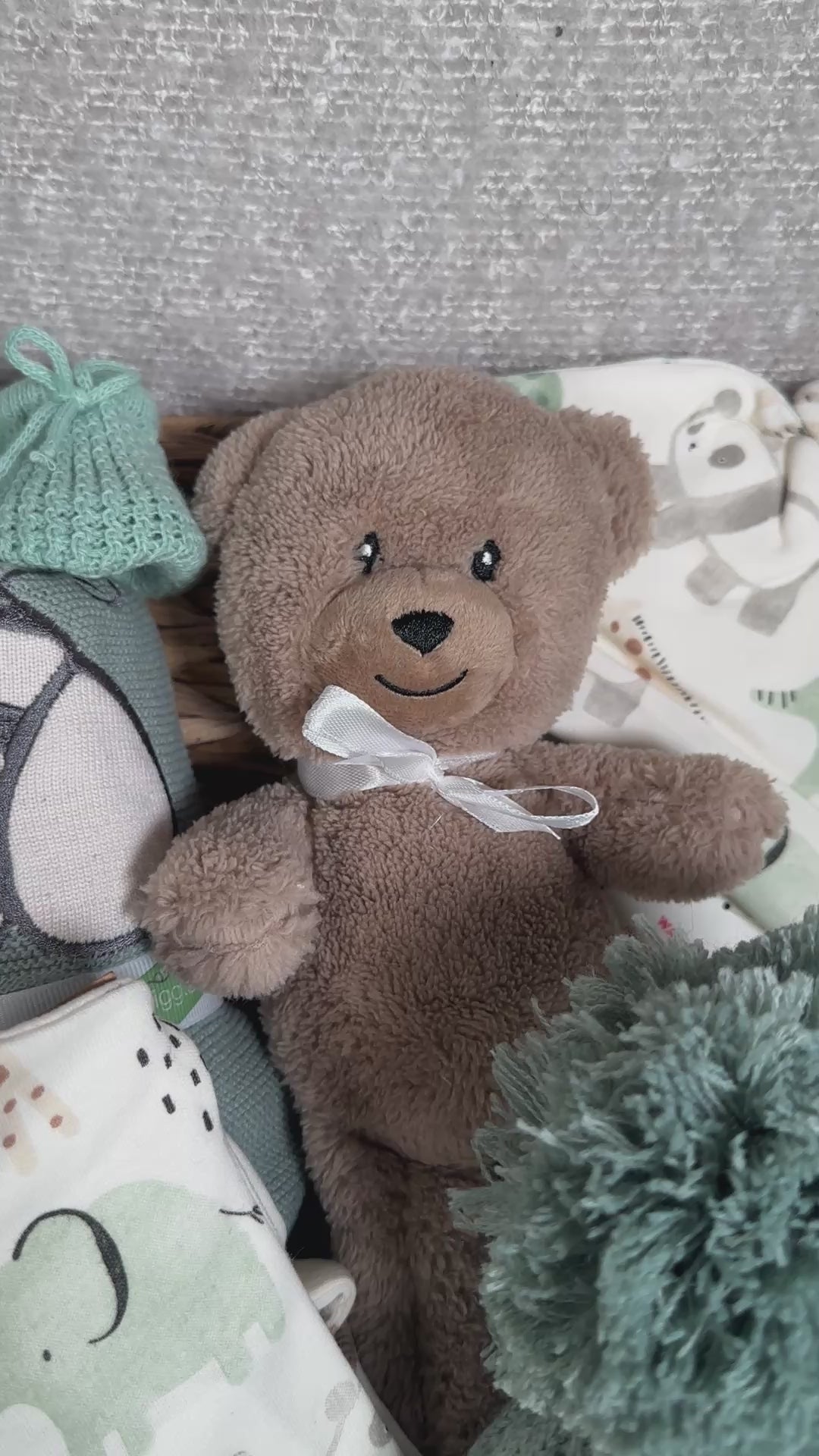 video of a jungle themed new baby gift