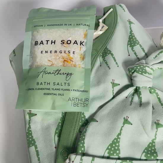 GIRAFFE THEMED NEW BABY HAMPER